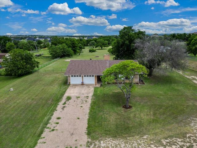 2102 Hill Top Circle, Weatherford, TX 76085
