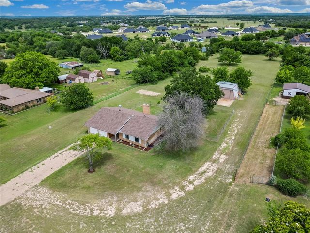 2102 Hill Top Circle, Weatherford, TX 76085