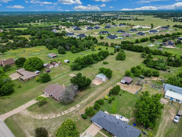 2102 Hill Top Circle, Weatherford, TX 76085