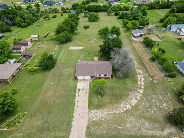 2102 Hill Top Circle, Weatherford, TX 76085
