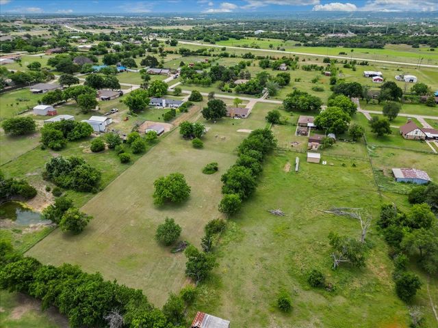 2102 Hill Top Circle, Weatherford, TX 76085