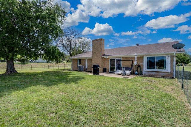 2102 Hill Top Circle, Weatherford, TX 76085