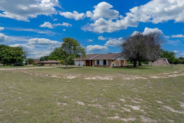 2102 Hill Top Circle, Weatherford, TX 76085