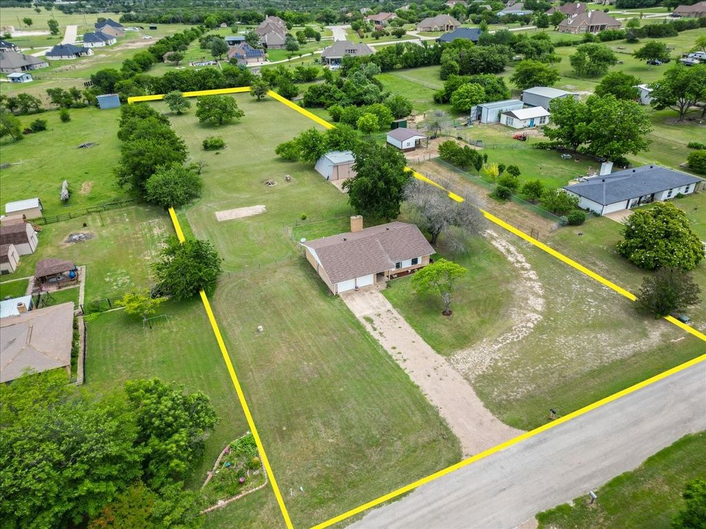 2102 Hill Top Circle, Weatherford, TX 76085