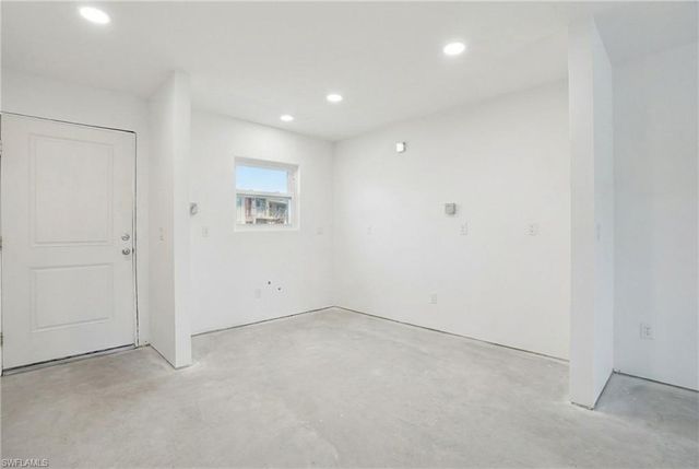 16881 Davis RD 911, Fort Myers, FL 33908