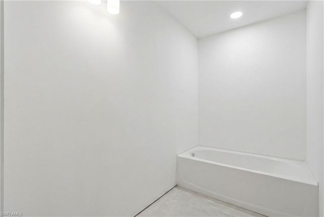 16881 Davis RD 911, Fort Myers, FL 33908