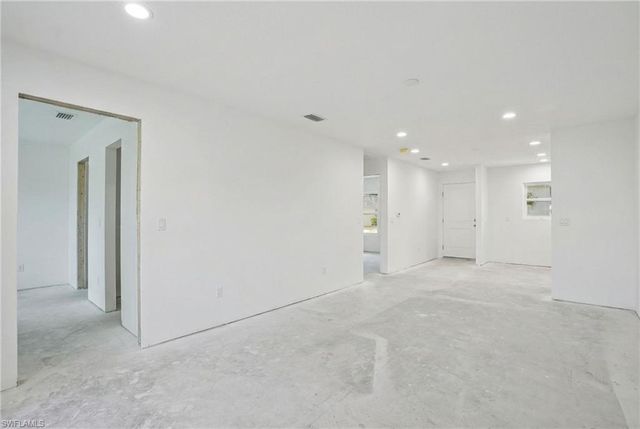 16881 Davis RD 911, Fort Myers, FL 33908