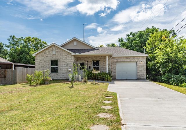 1111 12th 1/2 Street N, Texas City, TX 77590