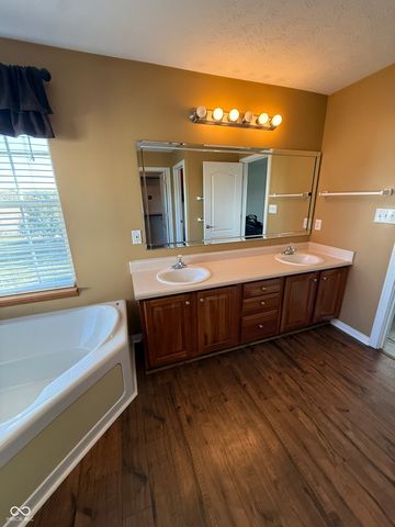 10735 Chestnut Heath Court, Noblesville, IN 46060