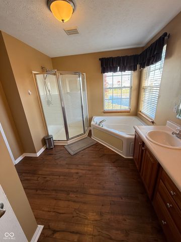 10735 Chestnut Heath Court, Noblesville, IN 46060