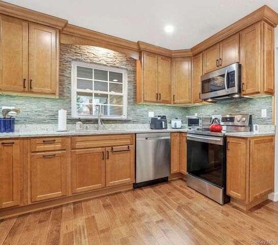 33 Fulmar Road, Mahopac, NY 10541