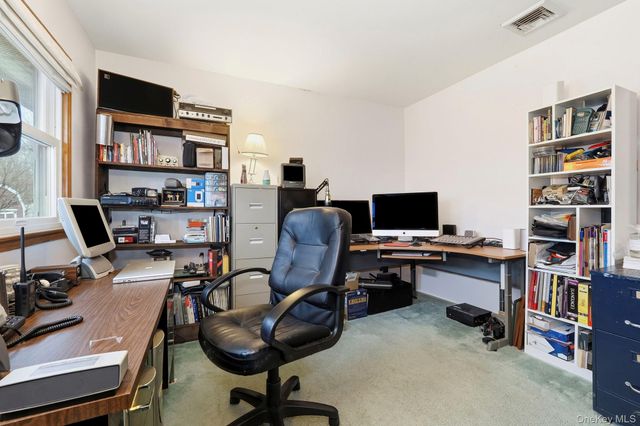 33 Fulmar Road, Mahopac, NY 10541