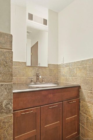 33 Fulmar Road, Mahopac, NY 10541