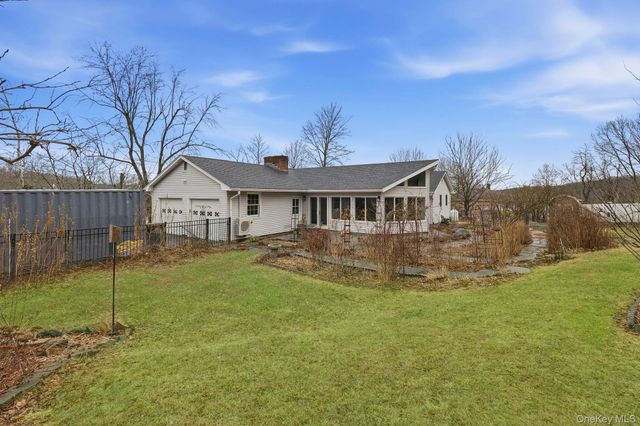 33 Fulmar Road, Mahopac, NY 10541