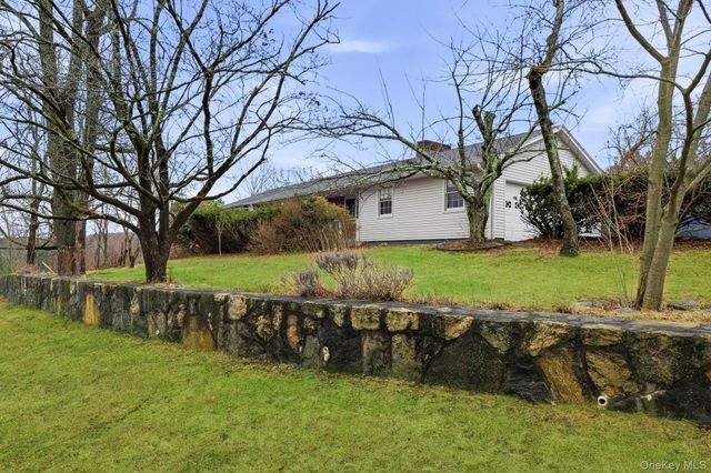 33 Fulmar Road, Mahopac, NY 10541