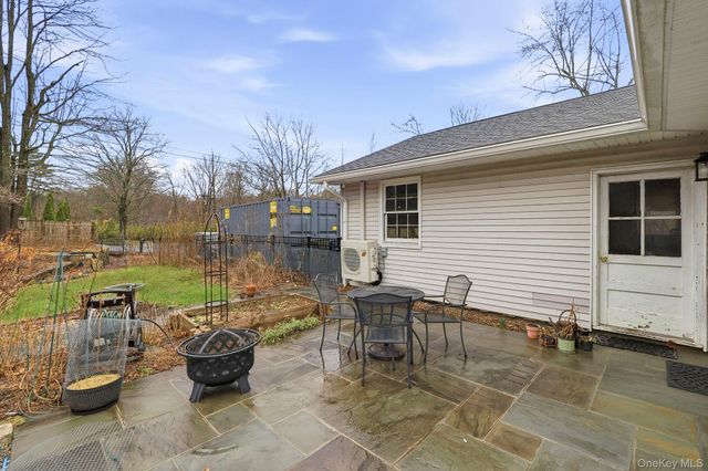 33 Fulmar Road, Mahopac, NY 10541