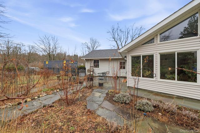 33 Fulmar Road, Mahopac, NY 10541