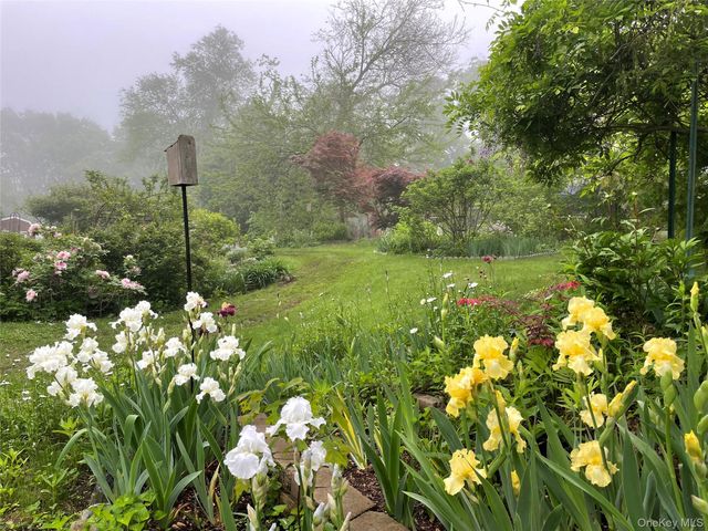 33 Fulmar Road, Mahopac, NY 10541