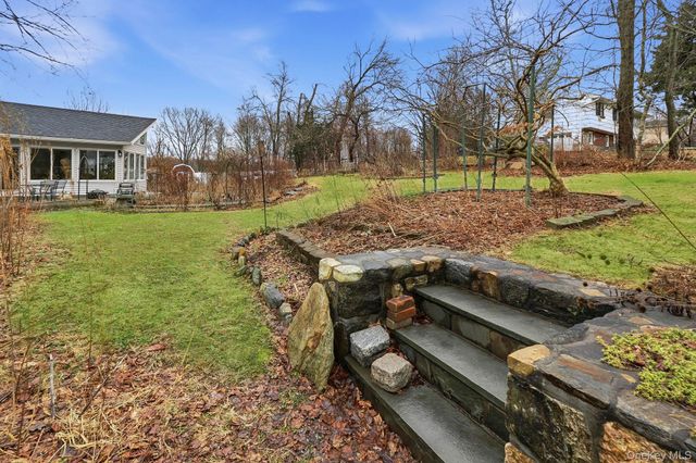 33 Fulmar Road, Mahopac, NY 10541