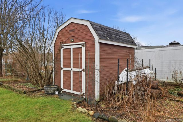 33 Fulmar Road, Mahopac, NY 10541