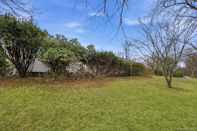 33 Fulmar Road, Mahopac, NY 10541