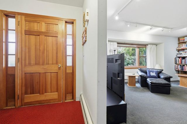 33 Fulmar Road, Mahopac, NY 10541