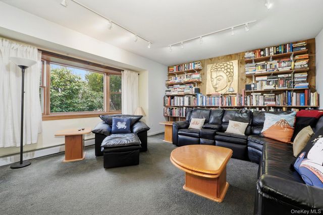 33 Fulmar Road, Mahopac, NY 10541