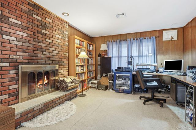 33 Fulmar Road, Mahopac, NY 10541