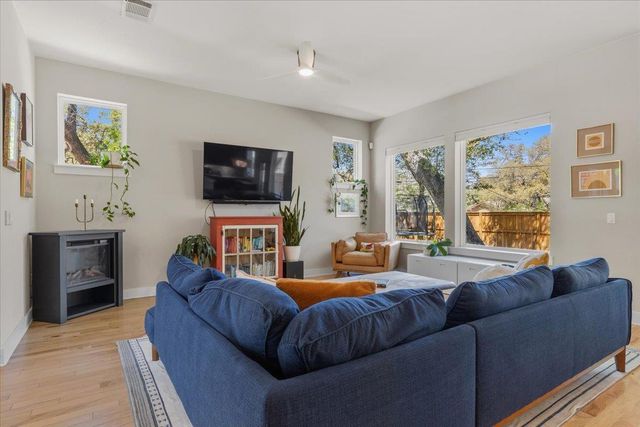 1405 Matthews LN, Austin, TX 78745