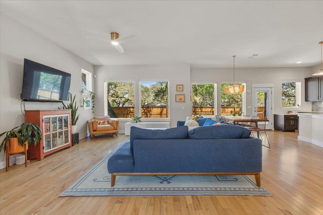 1405 Matthews LN, Austin, TX 78745