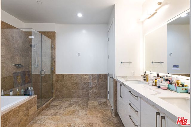 3223 W 6th Street 902, Los Angeles, CA 90020