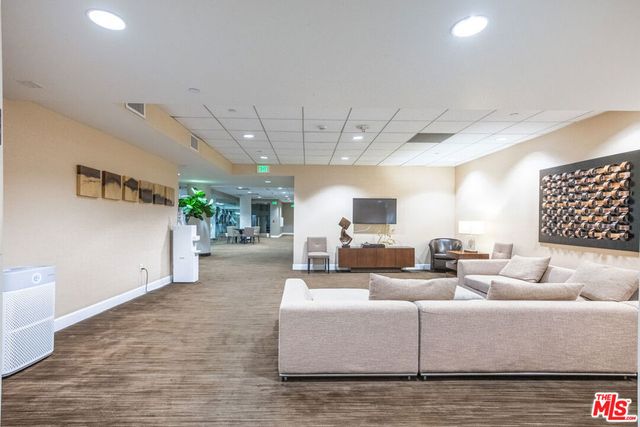 3223 W 6th Street 902, Los Angeles, CA 90020