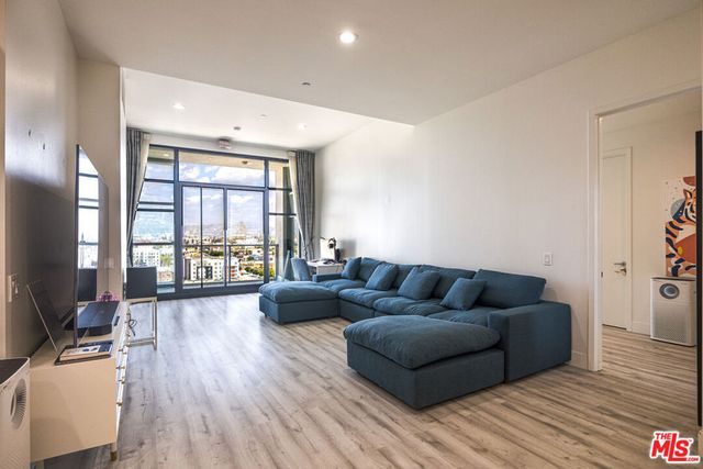 3223 W 6th Street 902, Los Angeles, CA 90020