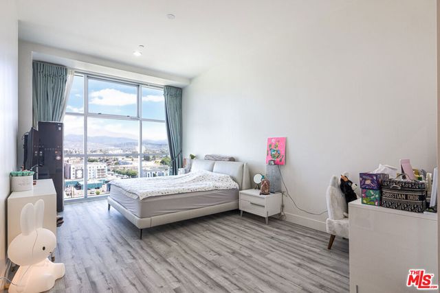 3223 W 6th Street 902, Los Angeles, CA 90020