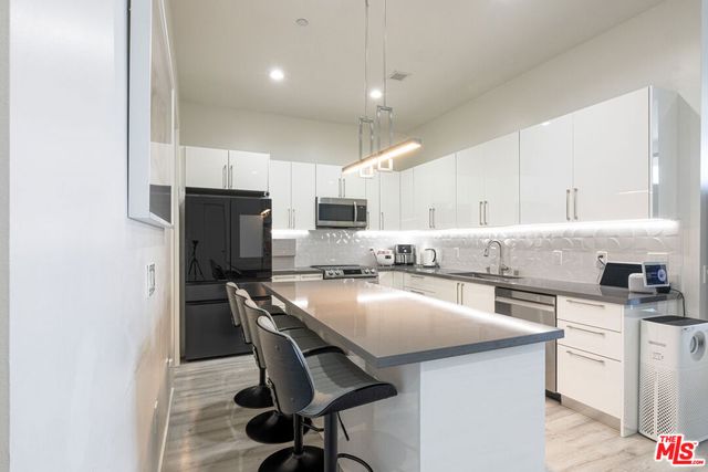 3223 W 6th Street 902, Los Angeles, CA 90020