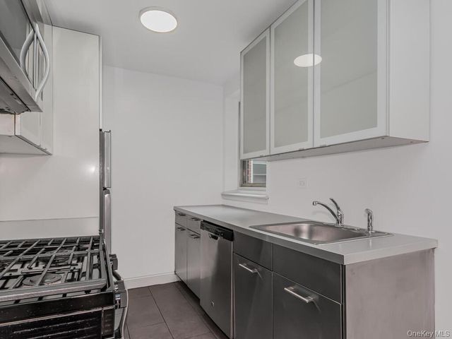 2104 Holland Avenue 4H, Bronx, NY 10462