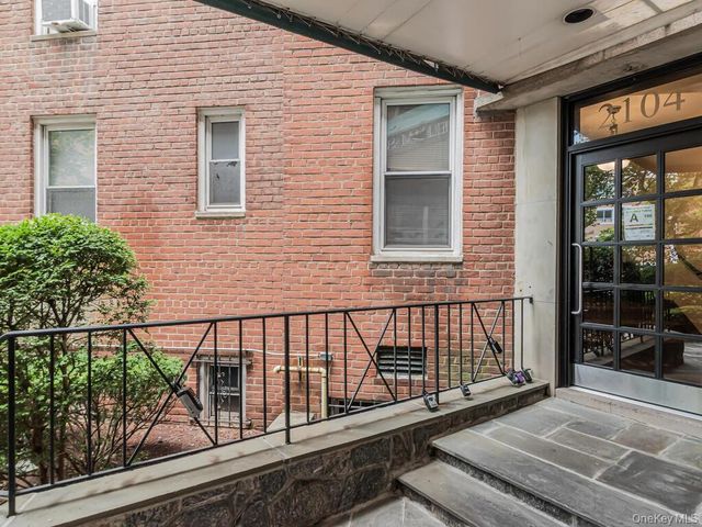2104 Holland Avenue 4H, Bronx, NY 10462