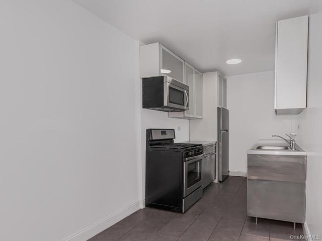 2104 Holland Avenue 4H, Bronx, NY 10462