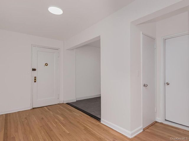 2104 Holland Avenue 4H, Bronx, NY 10462