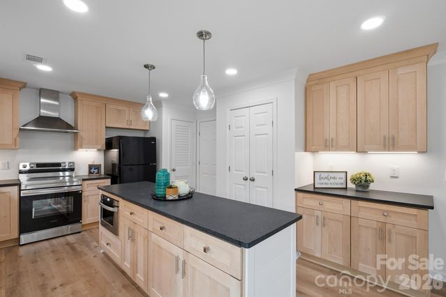 7553 Katherine Drive, Denver, NC 28037