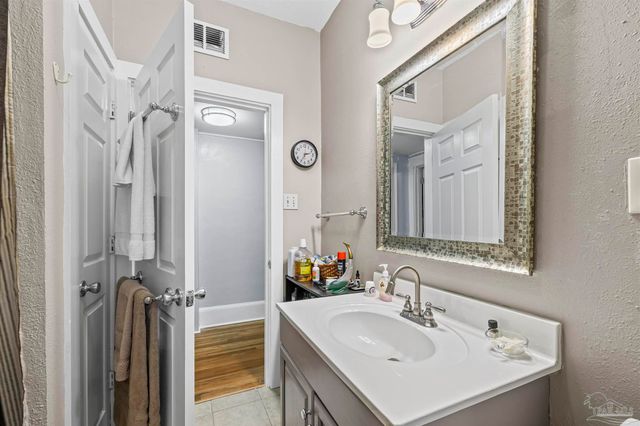 6204 Flaxman St, Pensacola, FL 32506