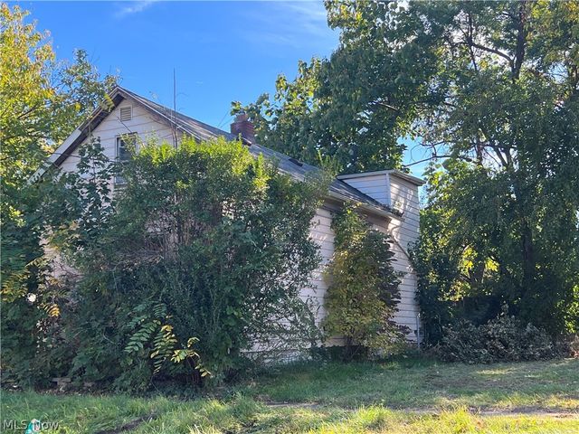 6902 Morgan Avenue, Cleveland, OH 44127