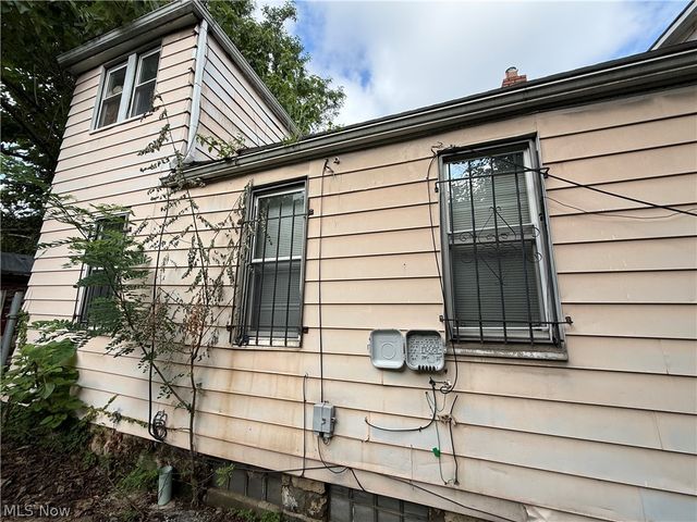 6902 Morgan Avenue, Cleveland, OH 44127