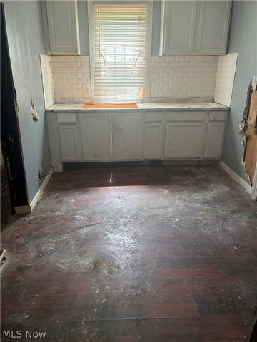 6902 Morgan Avenue, Cleveland, OH 44127
