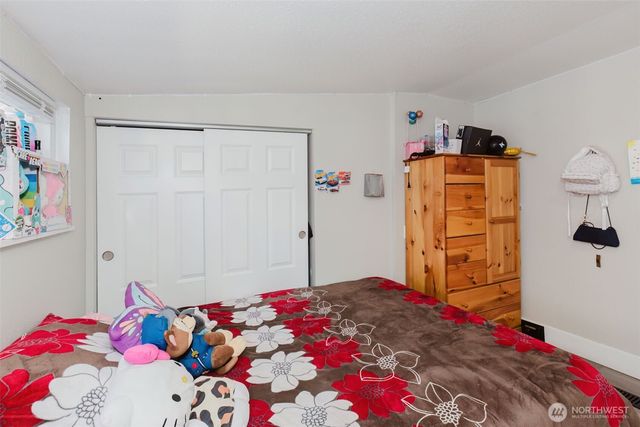 2824 Robin Avenue, Bremerton, WA 98310