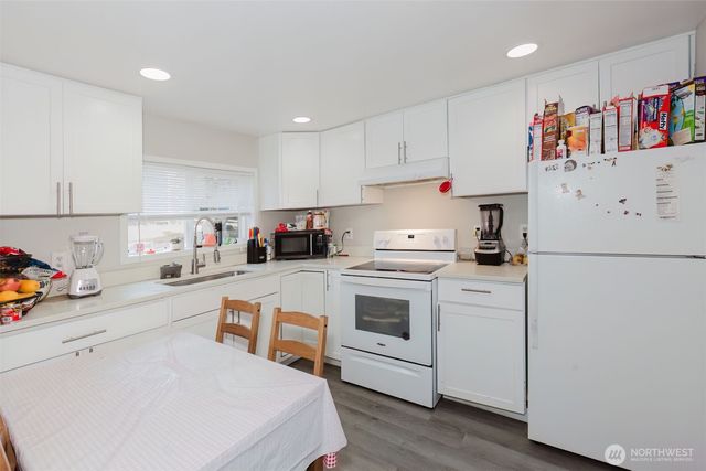 2824 Robin Avenue, Bremerton, WA 98310