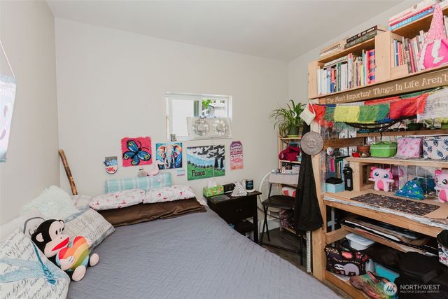 2824 Robin Avenue, Bremerton, WA 98310