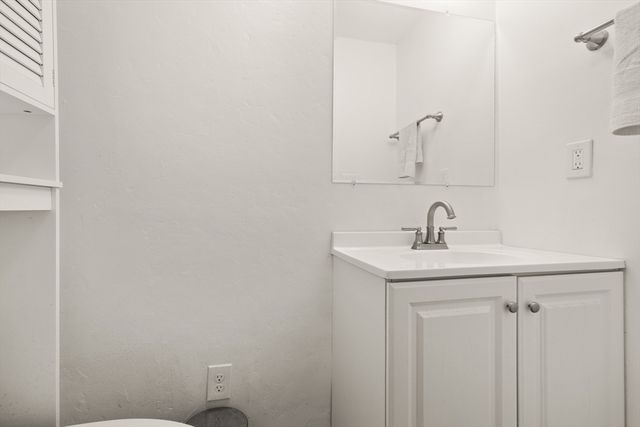 5 Gannett Ter, Sharon, MA 02067