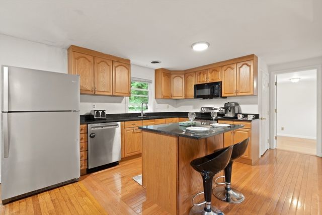 5 Gannett Ter, Sharon, MA 02067
