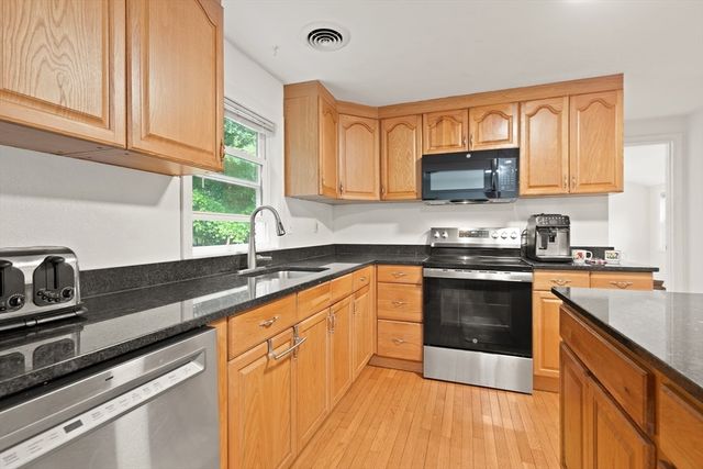 5 Gannett Ter, Sharon, MA 02067